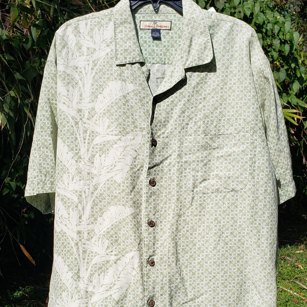 Tommy Bahama Silk and Linen Light Green Button-Up Shirt Tropical Leaf Pattern